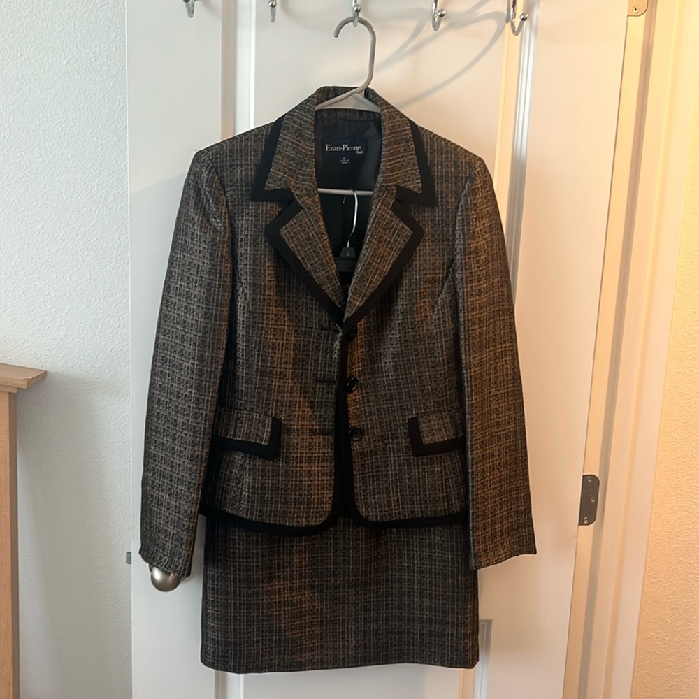 Brown and Black 2 piece skirt suit Evan Picone size 6